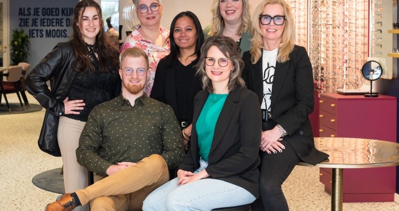 Het team van Beau Zien in Horen in de nieuwe winkel